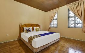 Spot On 91107 Villa Galaxy Resort